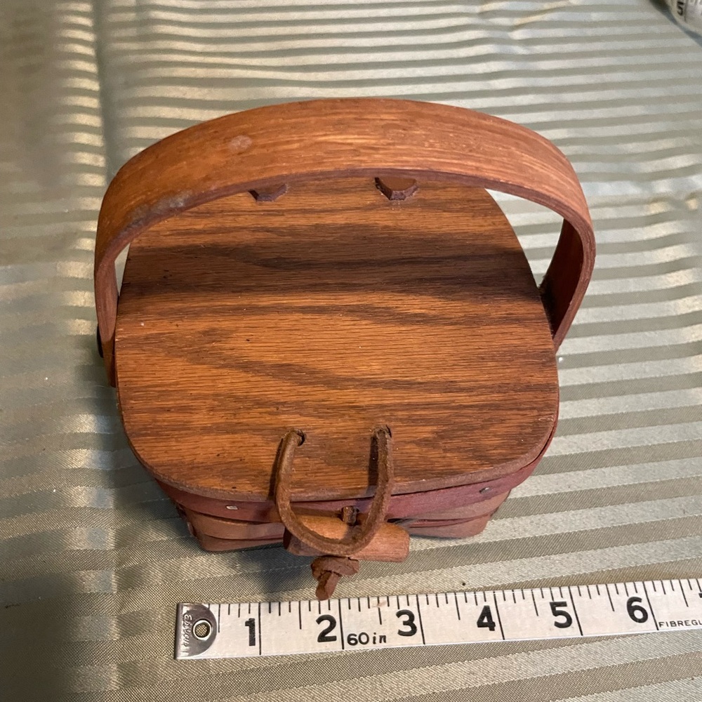 Longaberger Small Handwoven Wooden Basket Box with Red Accent - Picture 5 of 10
